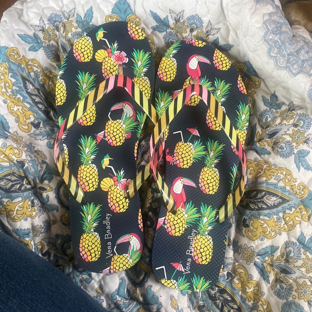 NWOT Vera Bradley flip flops size M